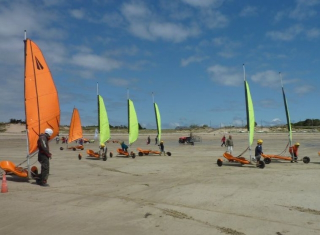  Group introduction to sand yachting 